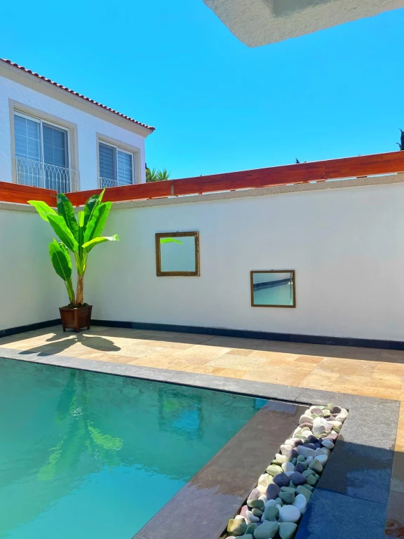 Alaçatı Çarşı içi 3 yatak odalı, havuzlu taş villa 2