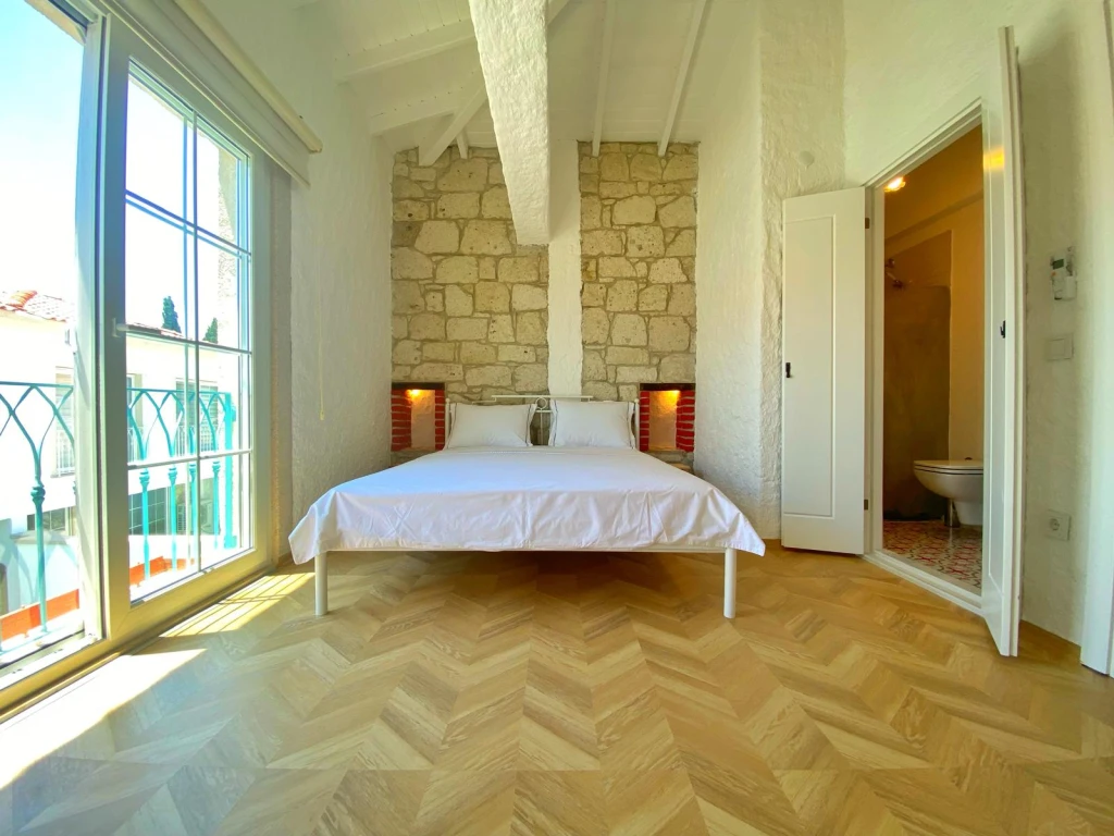 Alaçatı Çarşı içi 3 yatak odalı, havuzlu taş villa 2