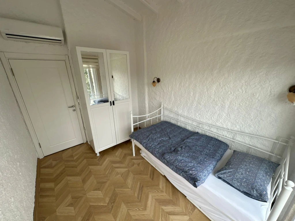 Alaçatı Çarşı içi 3 yatak odalı, havuzlu taş villa 2