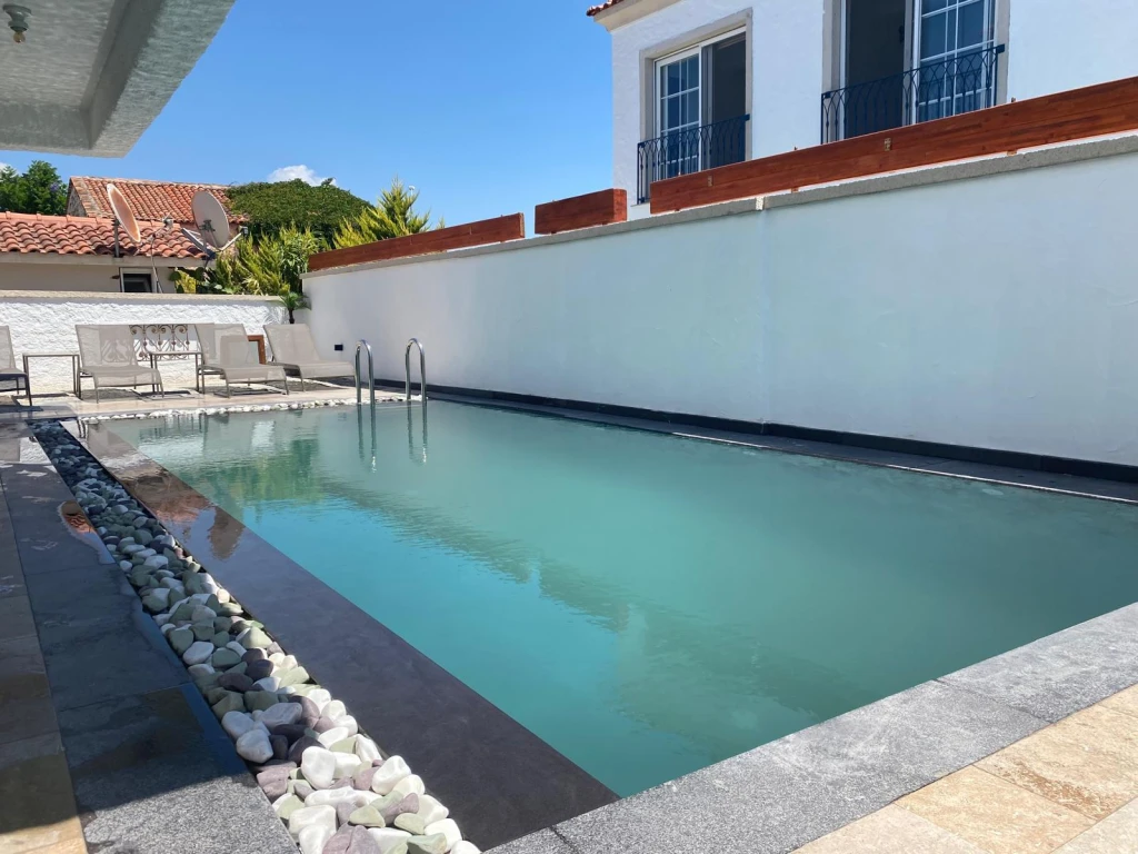 Alaçatı Çarşı içi 3 yatak odalı, havuzlu taş villa 2