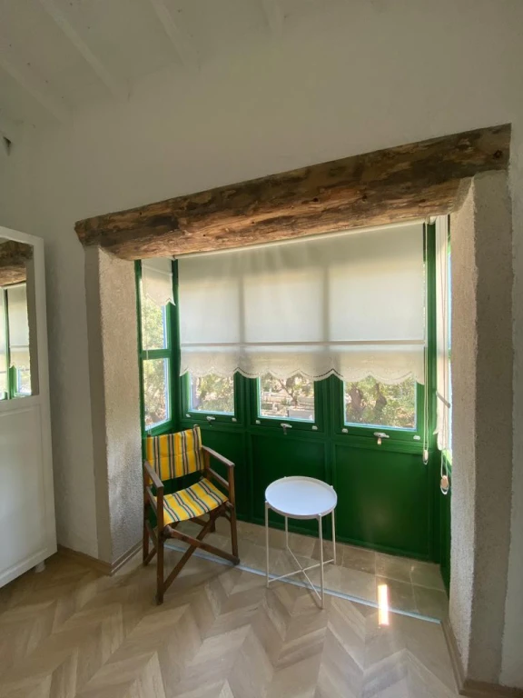 Alaçatı Çarşı içi 3 yatak odalı, havuzlu taş villa 4