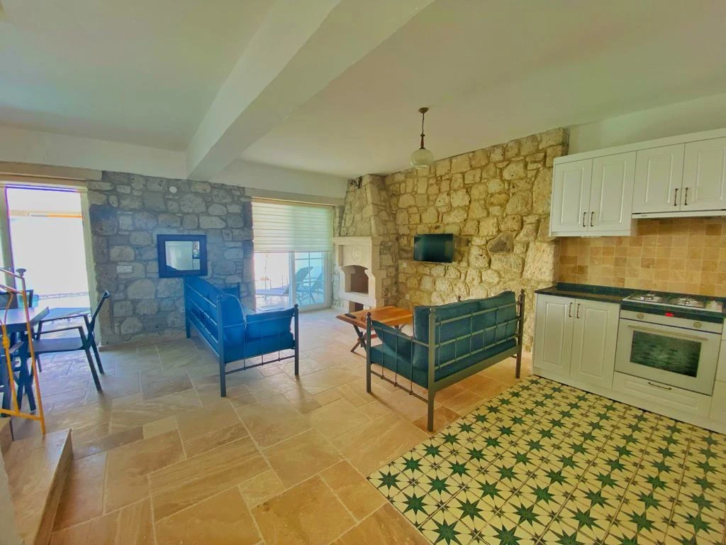 Alaçatı Çarşı içi 3 yatak odalı, havuzlu taş villa 4