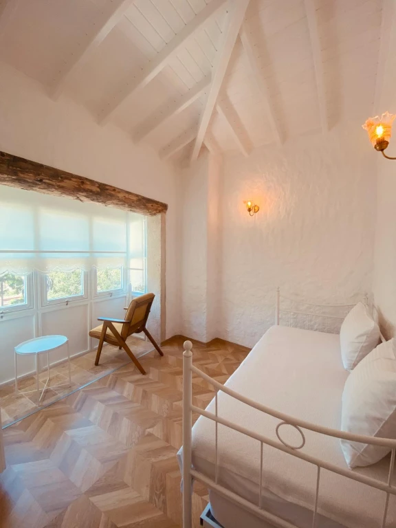 Alaçatı Çarşı içi 3 yatak odalı, havuzlu taş villa 5