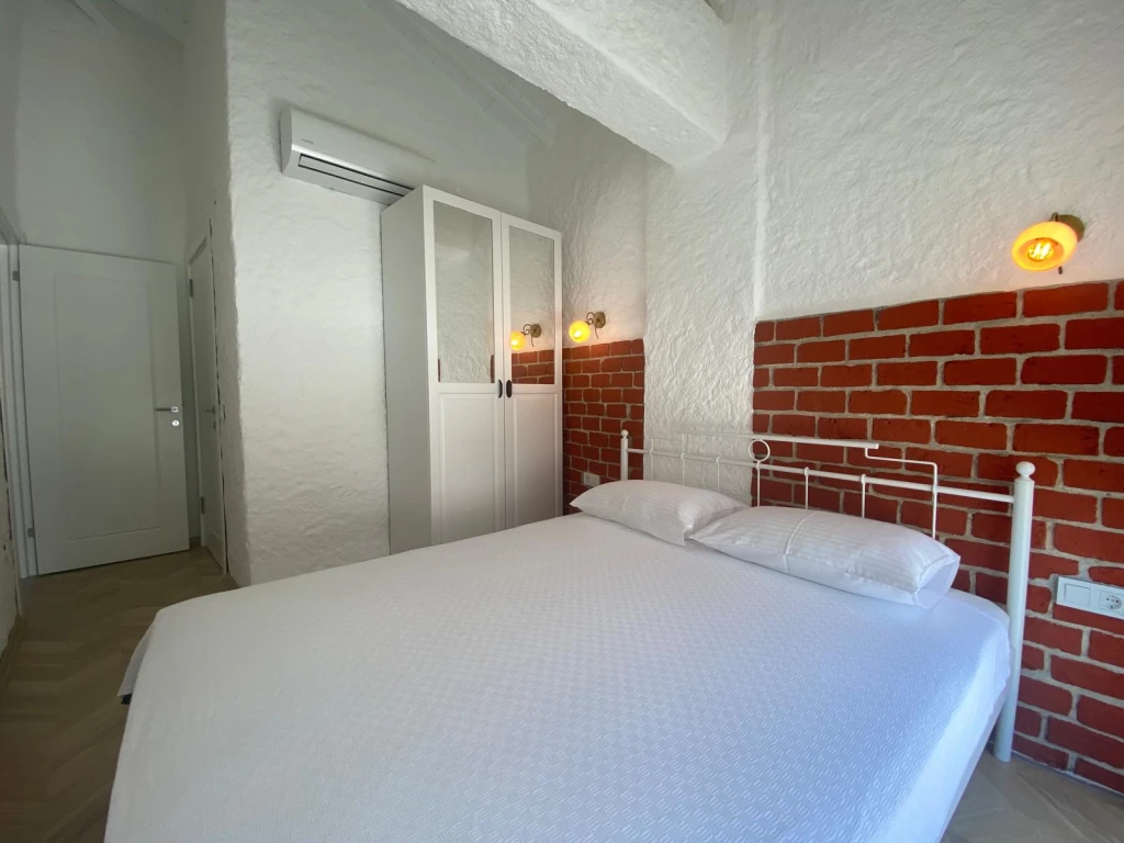 Alaçatı Çarşı içi 3 yatak odalı, havuzlu taş villa 5