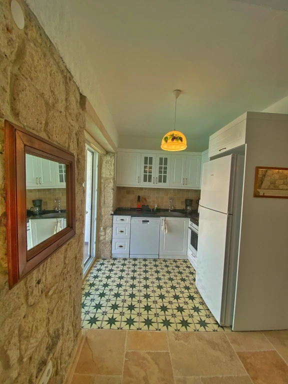 Alaçatı Çarşı içi 3 yatak odalı, havuzlu taş villa 5