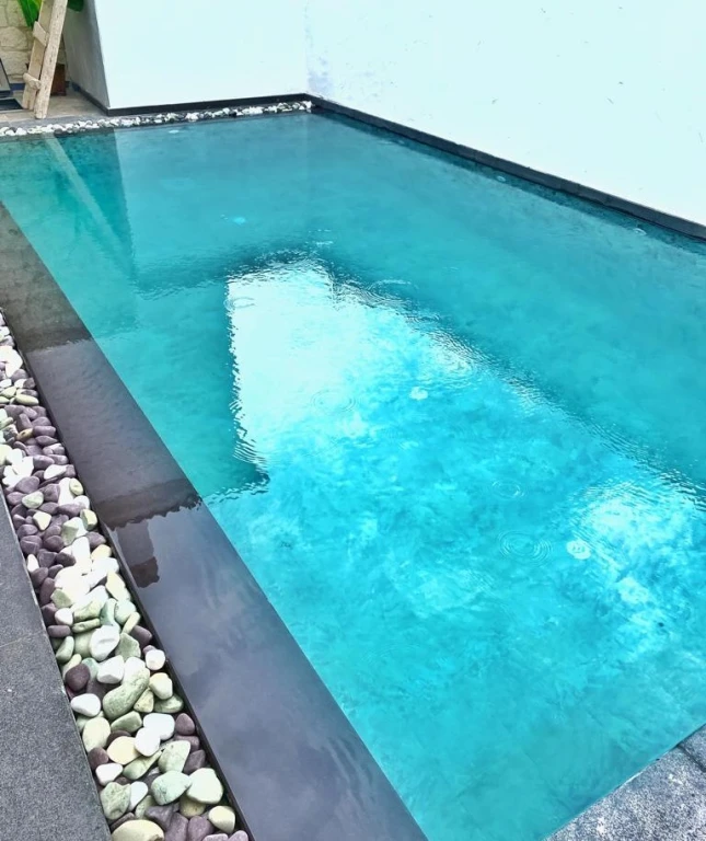 Alaçatı Çarşı içi 3 yatak odalı, havuzlu taş villa 1