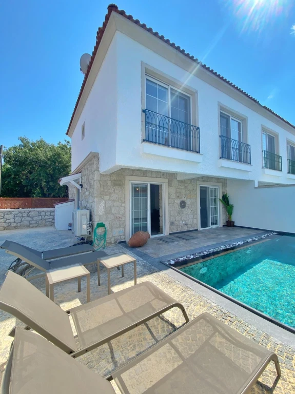 Alaçatı Çarşı içi 3 yatak odalı, havuzlu taş villa 3
