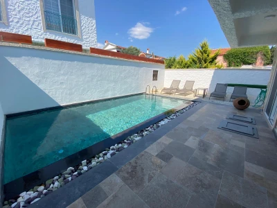 Alaçatı Çarşı içi 3 yatak odalı, havuzlu taş villa 3