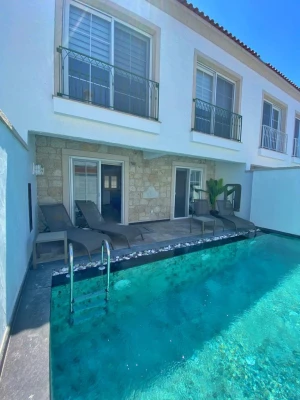 Alaçatı Çarşı içi 3 yatak odalı, havuzlu taş villa 4