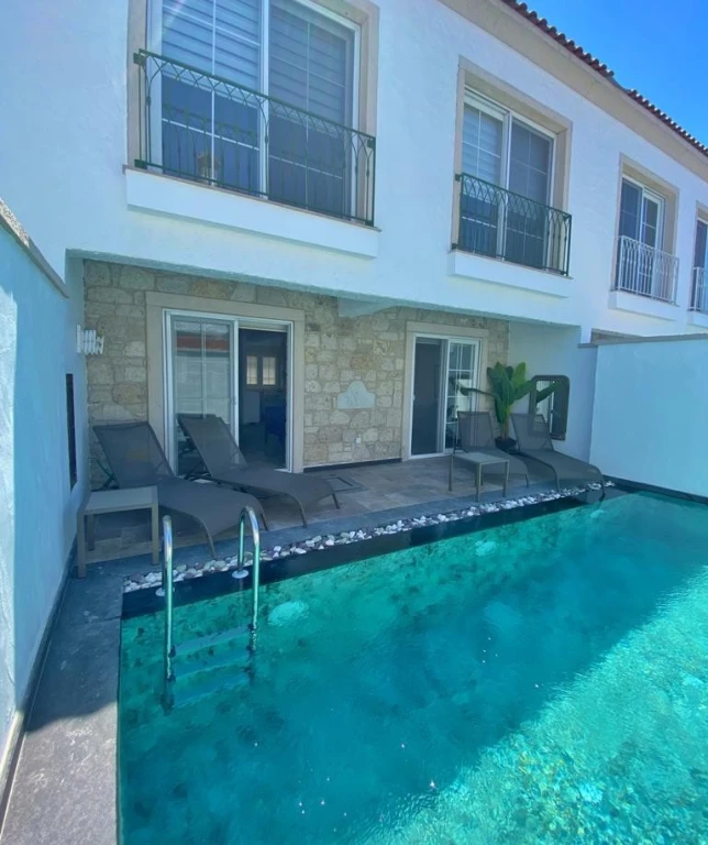 Alaçatı Çarşı içi 3 yatak odalı, havuzlu taş villa 4