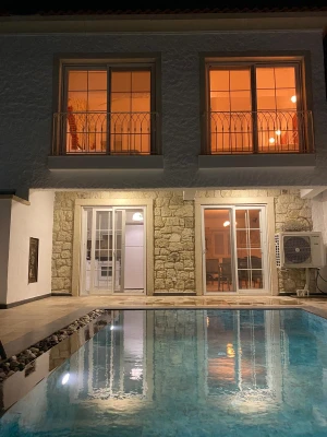 Alaçatı Çarşı içi 3 yatak odalı, havuzlu taş villa 5