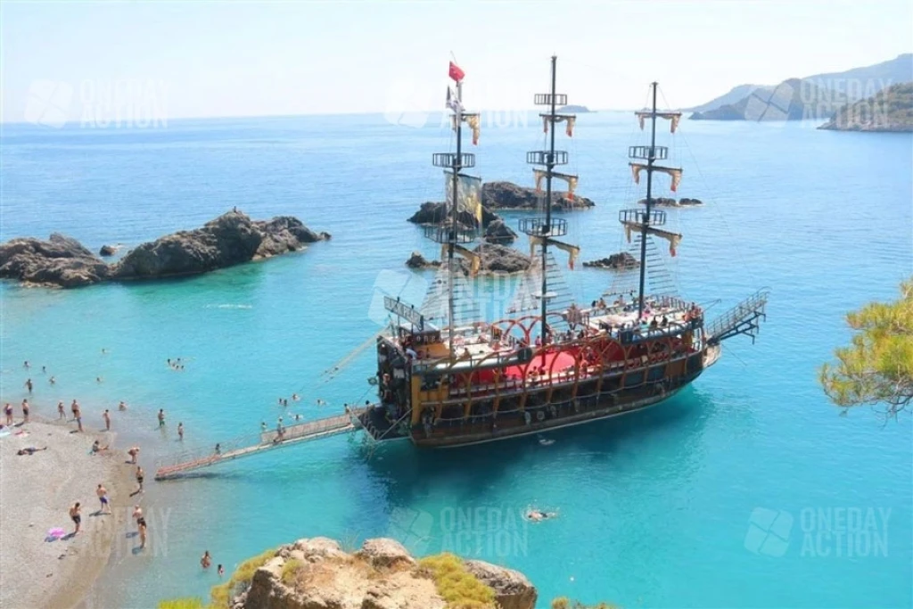 Ölüdeniz Korsan Teknesi ile Gün Batımı Turu