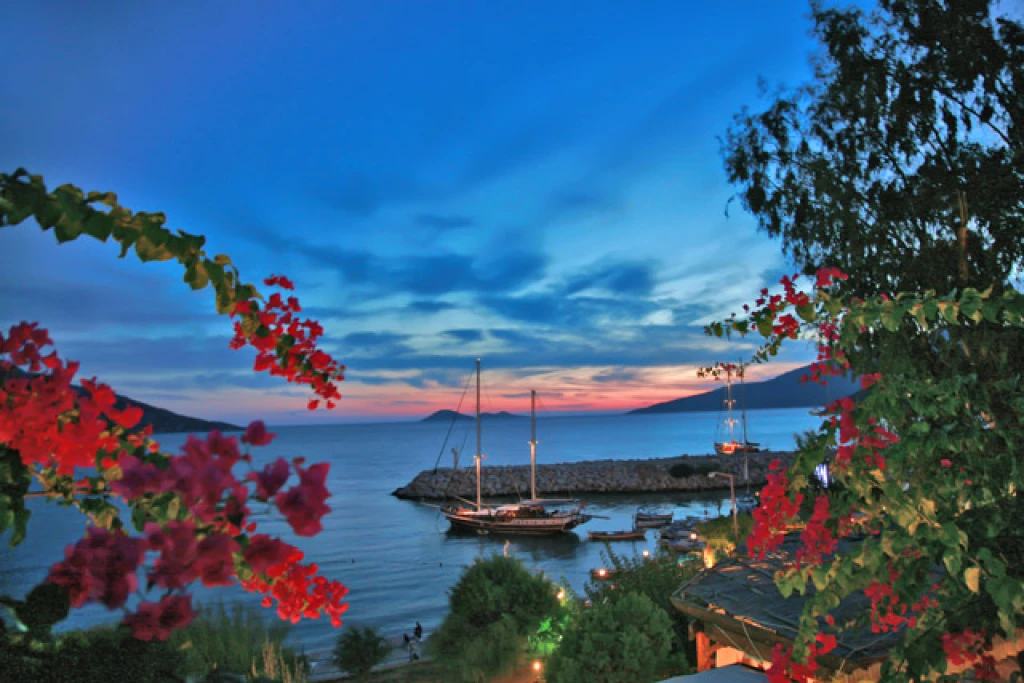 Olimpos  Kekova Fethiye 3 Gece 4 Gündüz Mavi Tur - (18-39 yaş grubu)