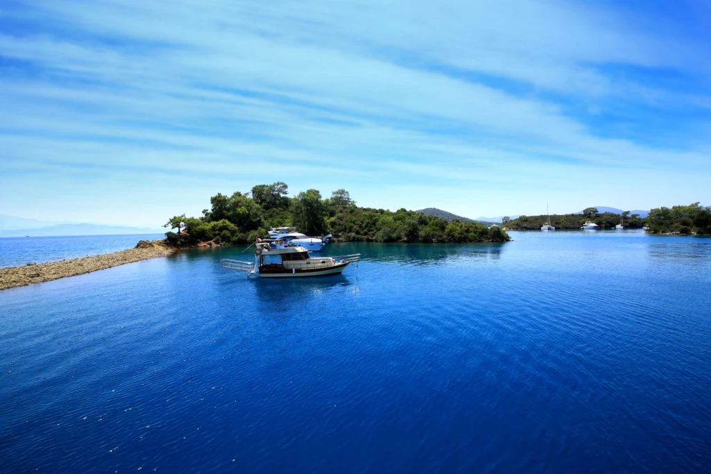 Лодка обиколка на 12-те острова във Фетие