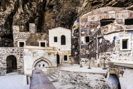 4 day Istanbul to Trabzon Sümela Monastery Tour