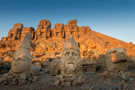 Istanbul'dan Uçakla Nemrut Dağı Gün doğumu Turu - 2 Gün 1 Gece