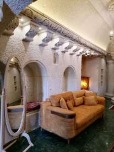 Kapadokya Balayı Abu Hayat King Suite | Hamam, Göbek Taşı & Jakuzili Özel Tasarım Oda