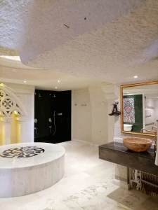 Kapadokya Balayı Abu Hayat King Suite | Hamam, Göbek Taşı & Jakuzili Özel Tasarım Oda