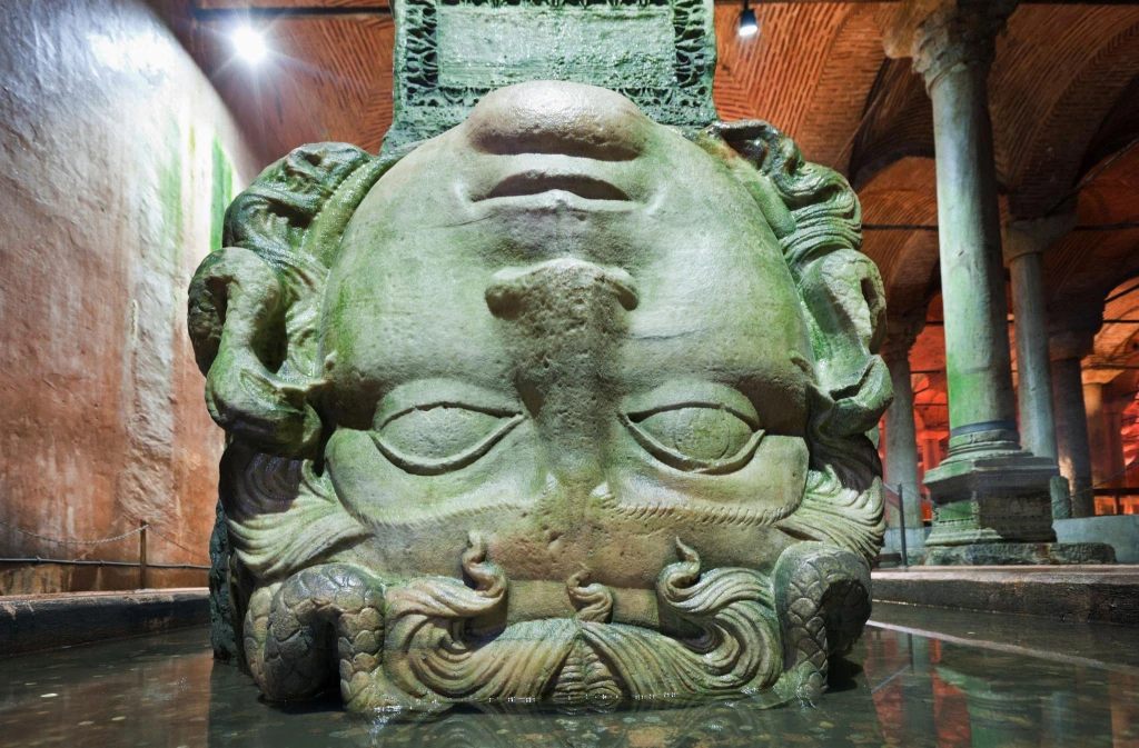 इस्तांबुल से अंताल्या हवाई जहाज द्वारा मिथक और किंवदंतियों का दौरा