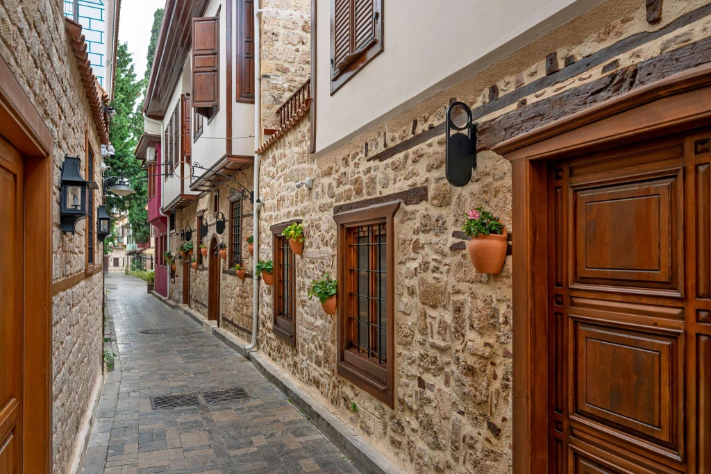 इस्तांबुल से अंताल्या हवाई जहाज द्वारा मिथक और किंवदंतियों का दौरा