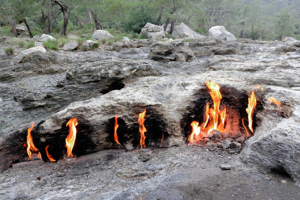 इस्तांबुल से अंताल्या हवाई जहाज द्वारा मिथक और किंवदंतियों का दौरा