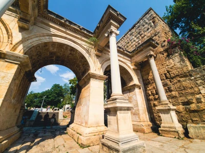 Lot z Stambułu do Antalyi: Wycieczka po mitach i legendach