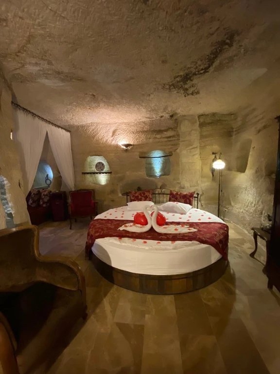 Tour de 2 días por Capadocia desde Estambul con vuelos y hotel en cueva