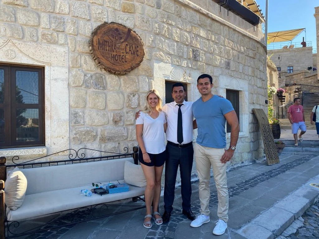 Tour de 2 días por Capadocia desde Estambul con vuelos y hotel en cueva