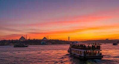 İstanbul Boğazı Gün Batımı Tekne Turu