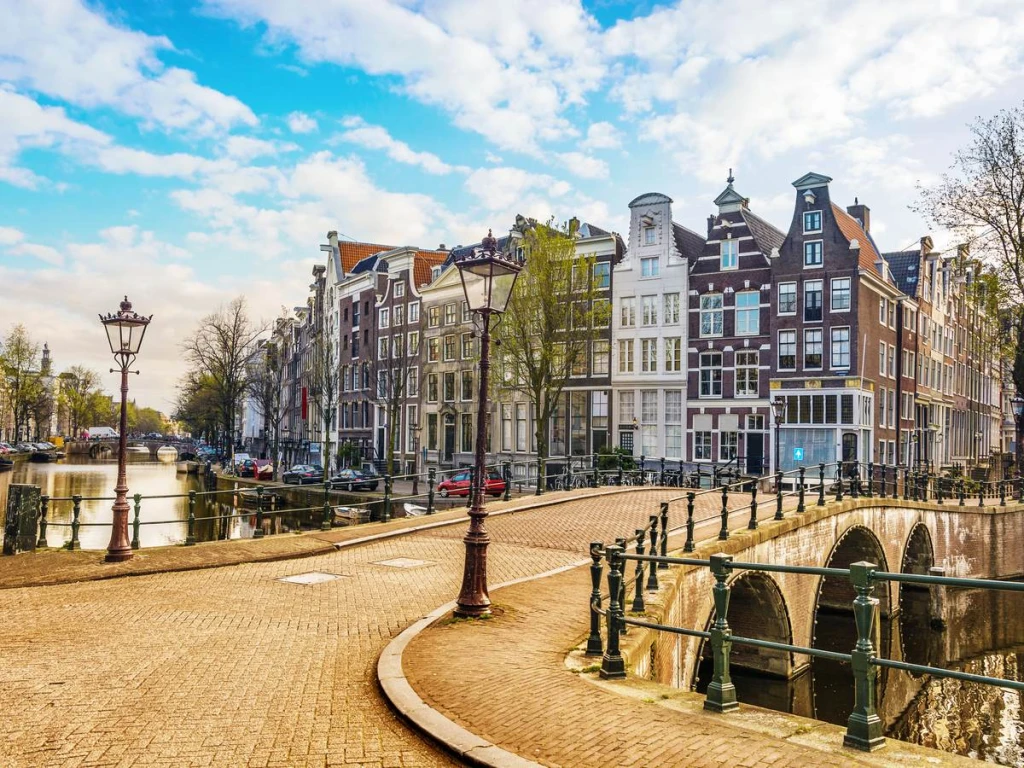 MAXI BENELUX - PARIS - ALSÁCIA 7 NOITES COM PGS