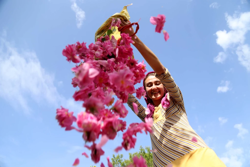 ISPARTA GÜL HASADI, SALDA GÖLÜ VE PAMUKKALE TURU