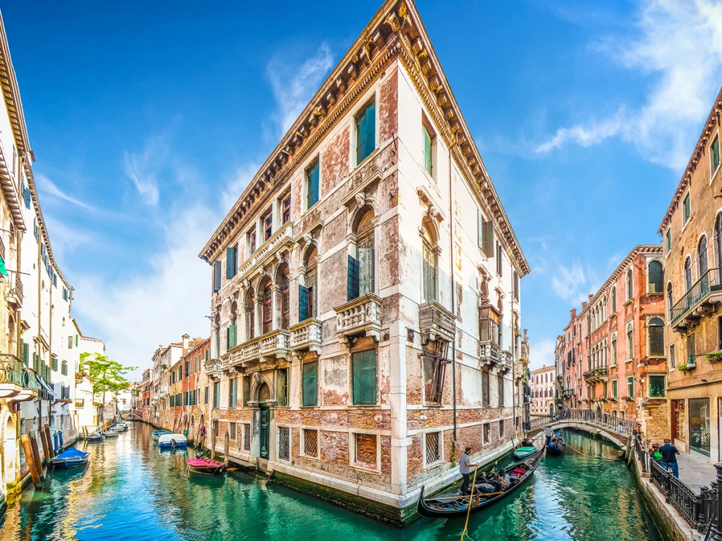 Большое итальянское турне с авиакомпанией AJET