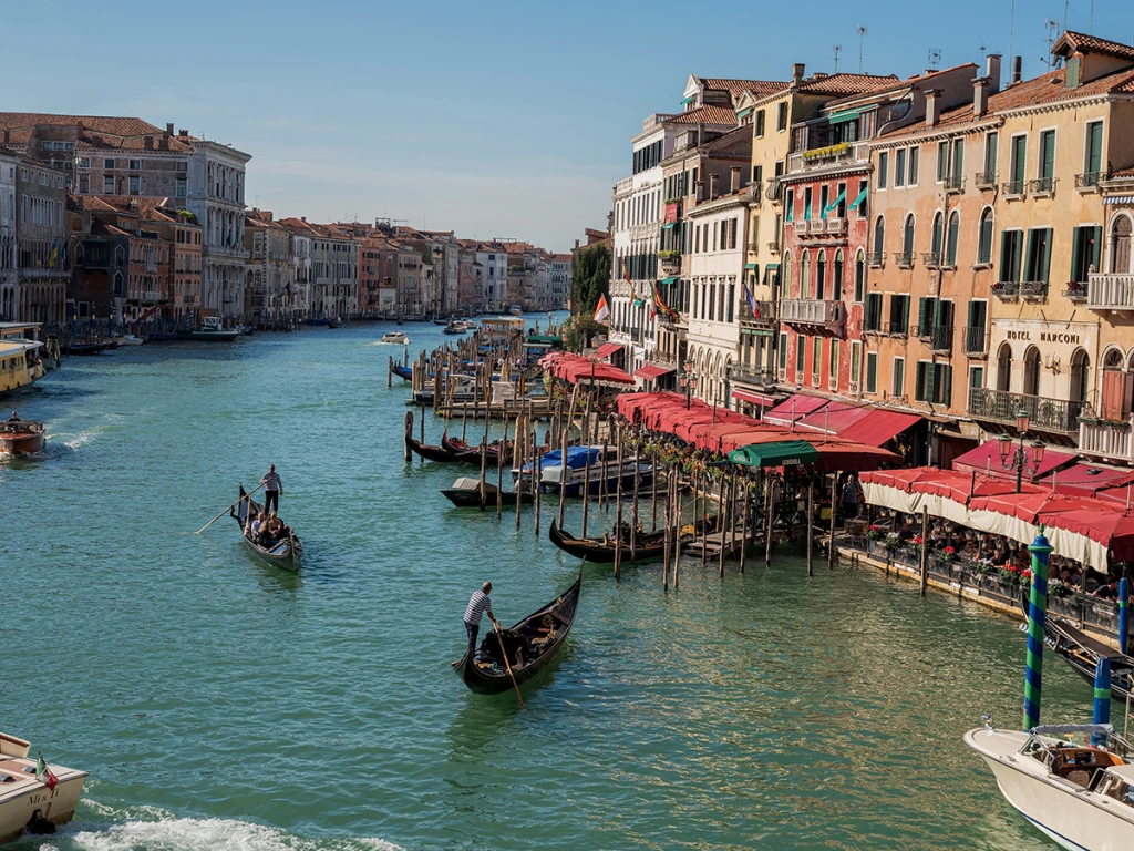 Большое итальянское турне с авиакомпанией AJET