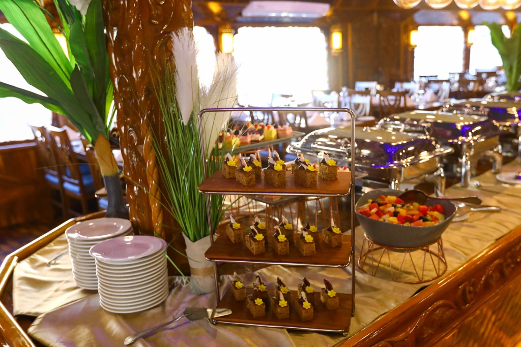 Dubai Marina Dhow Cruise - VIP