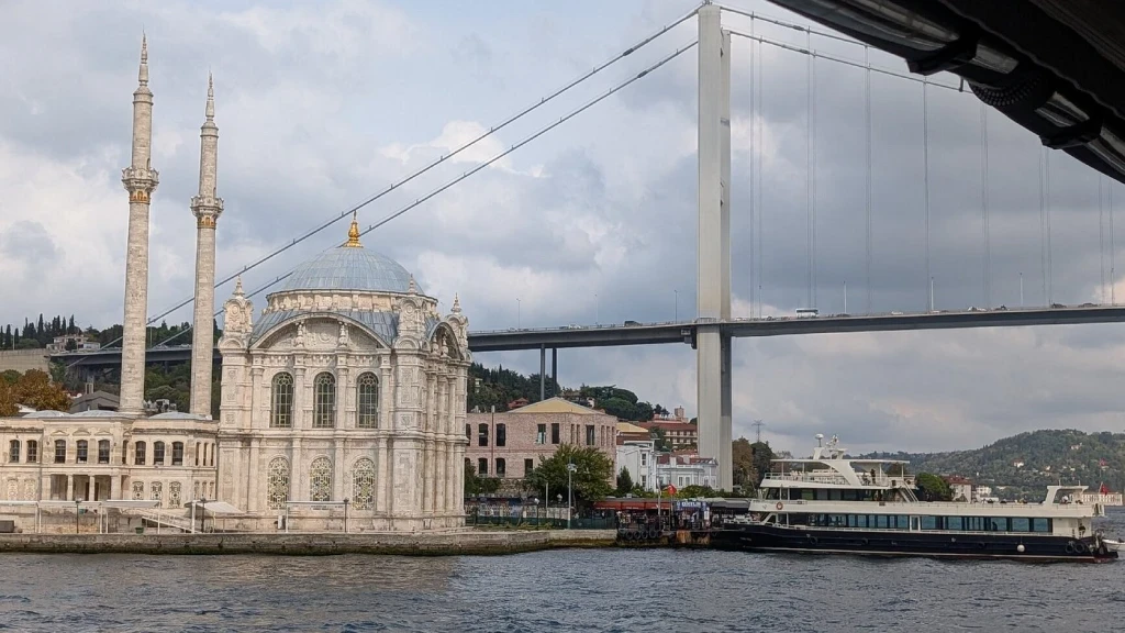 Istanbul Old City Tour & Luxury Bosphorus Yacht Cruise