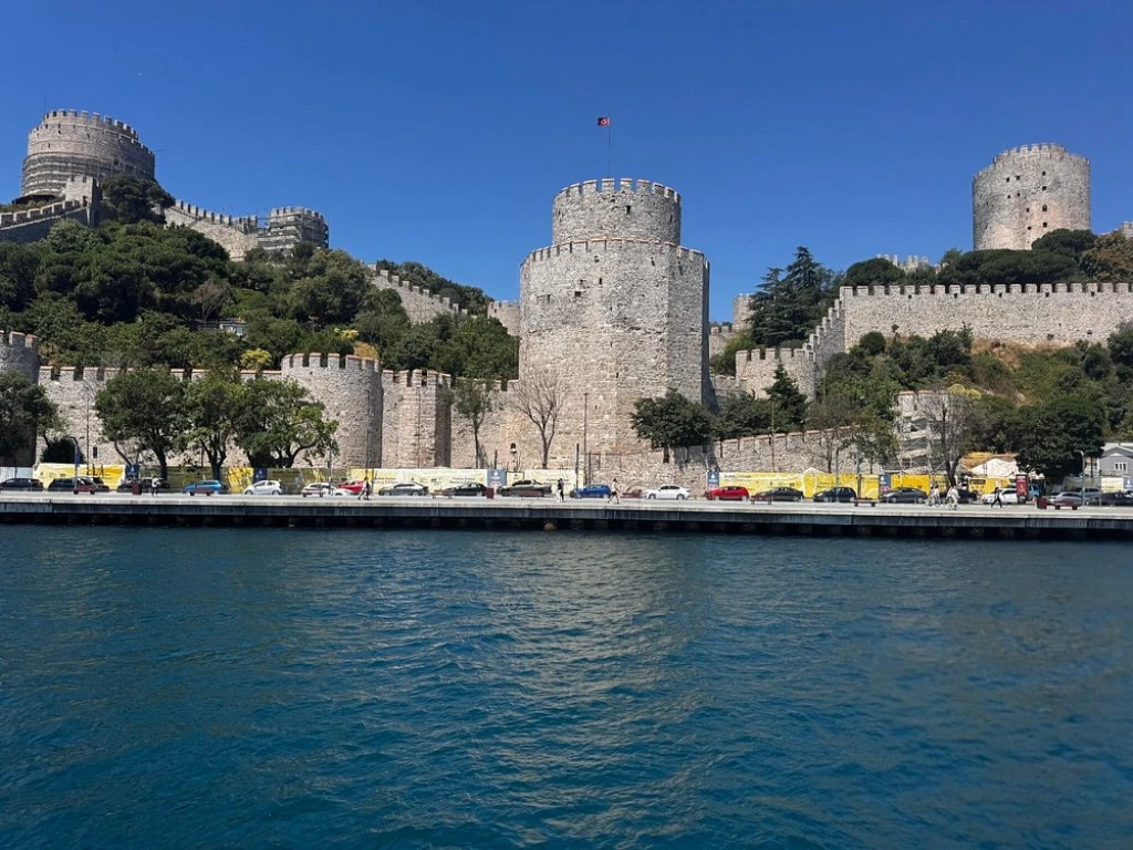 Luxury Bosphorus Yacht Cruise with Asian Side Stop