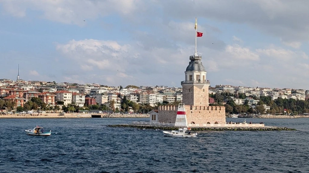 Luxury Bosphorus Yacht Cruise with Asian Side Stop