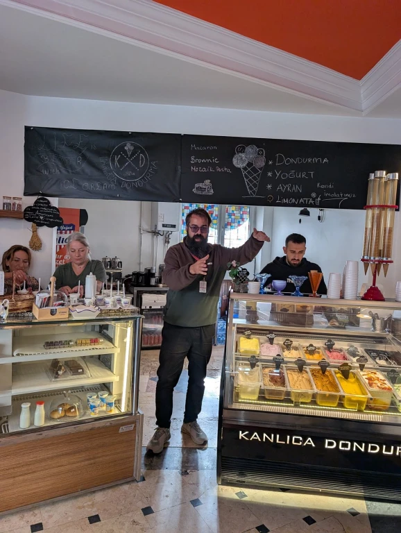 Luxury Bosphorus Yacht Cruise with Asian Side Stop