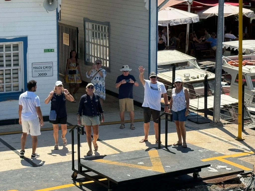 Luxury Bosphorus Yacht Cruise with Asian Side Stop