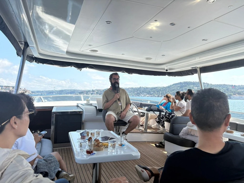 Luxury Bosphorus Yacht Cruise with Asian Side Stop