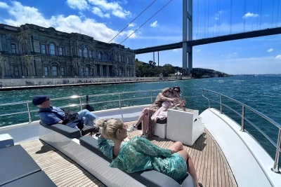 Luxury Bosphorus Yacht Cruise with Asian Side Stop