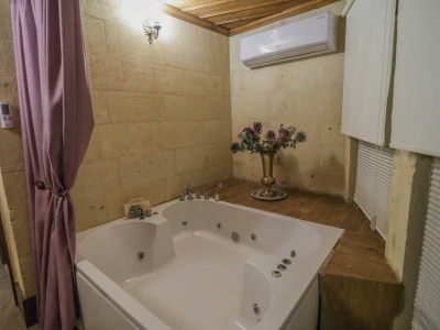 Minia Cave Hotel 702 | Vadi Manzaralı Jakuzili Balayı Odası