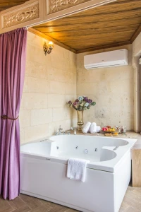 Minia Cave Hotel 702 | Vadi Manzaralı Jakuzili Balayı Odası