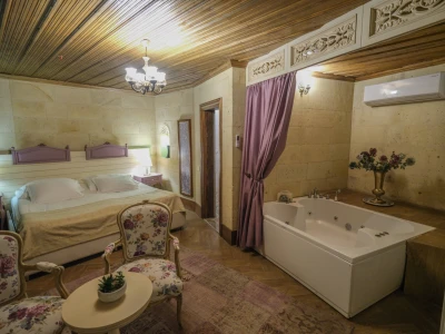 Minia Cave Hotel 702 | Vadi Manzaralı Jakuzili Balayı Odası