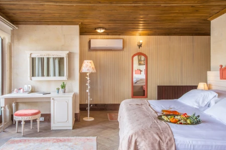 Kapadokya Balayı | Minia Cave Hotel 705 Vadi Manzaralı Taş Oda