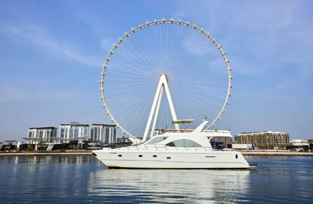 Аренда роскошной яхты в Дубае 75 футов – 35 гостей - Superfly