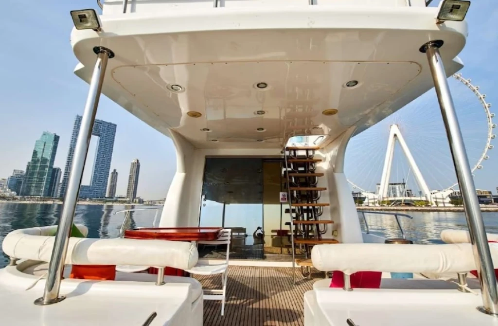 Аренда роскошной яхты в Дубае 75 футов – 35 гостей - Superfly
