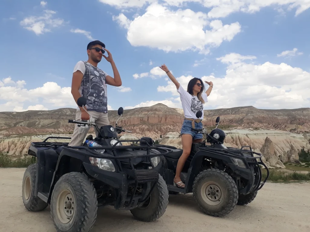 ماجراجویی ATV در کلاه‌فرنگی غروب خورشید