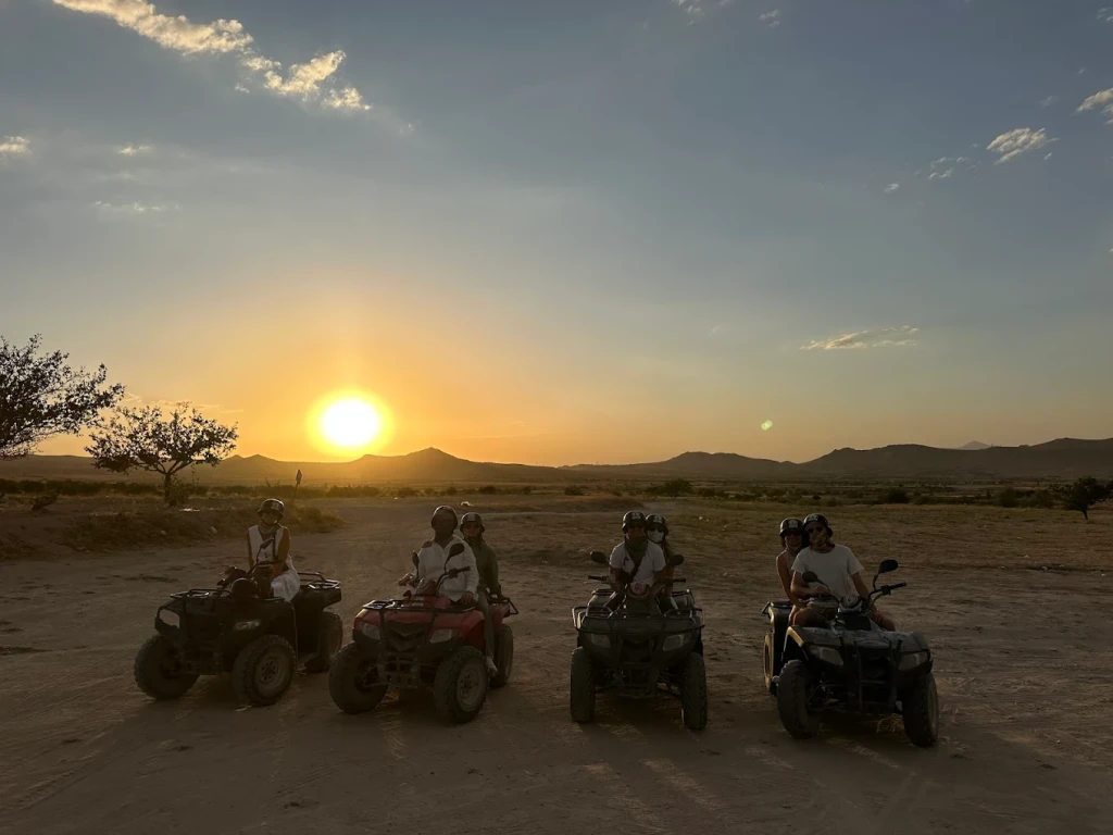 ماجراجویی ATV در کلاه‌فرنگی غروب خورشید