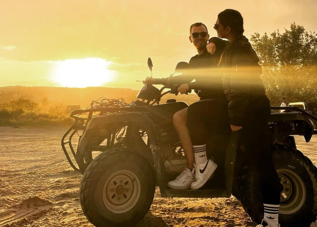 ماجراجویی ATV در کلاه‌فرنگی غروب خورشید